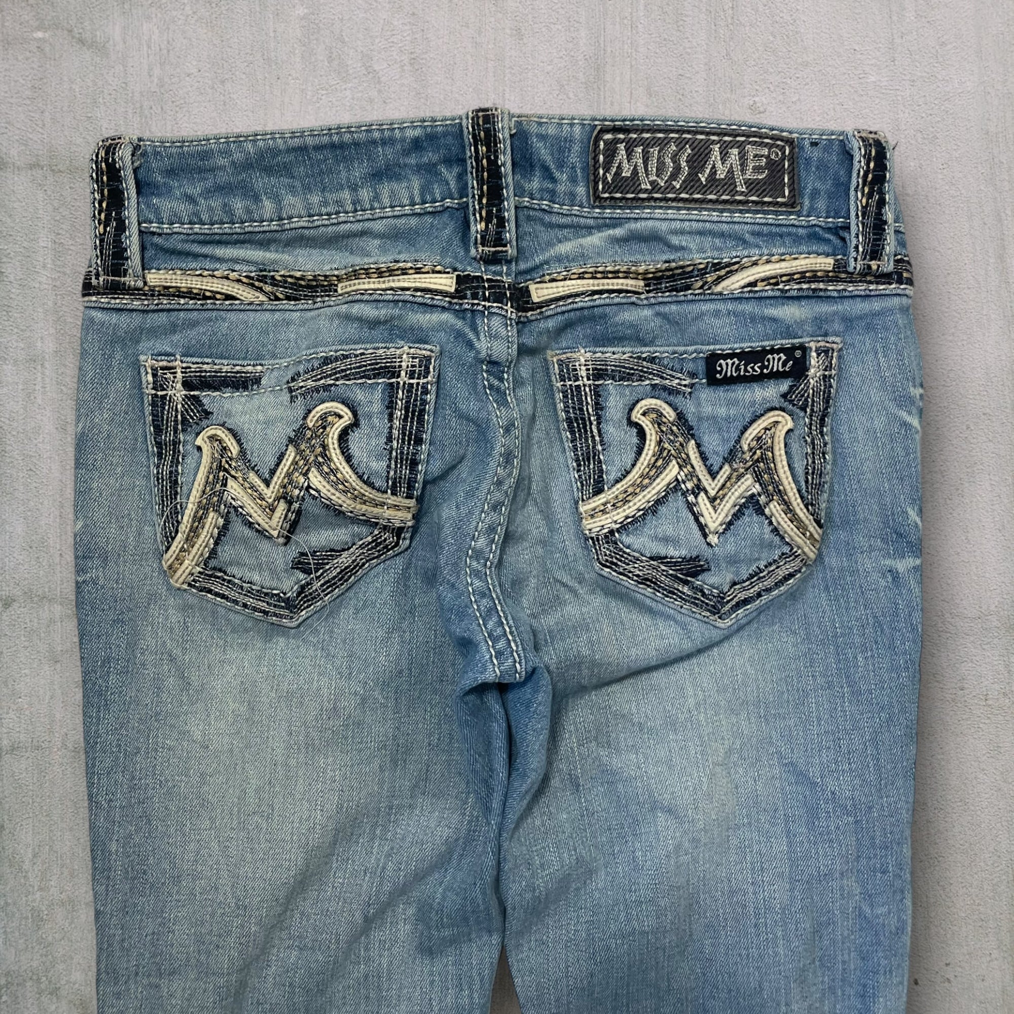 Miss Me Boot Jeans (25W) M534