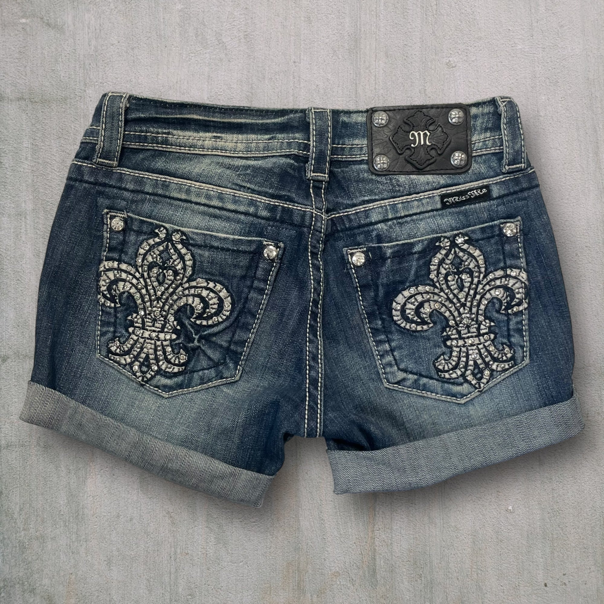 Miss Me Reworked Shorts (26W) M537