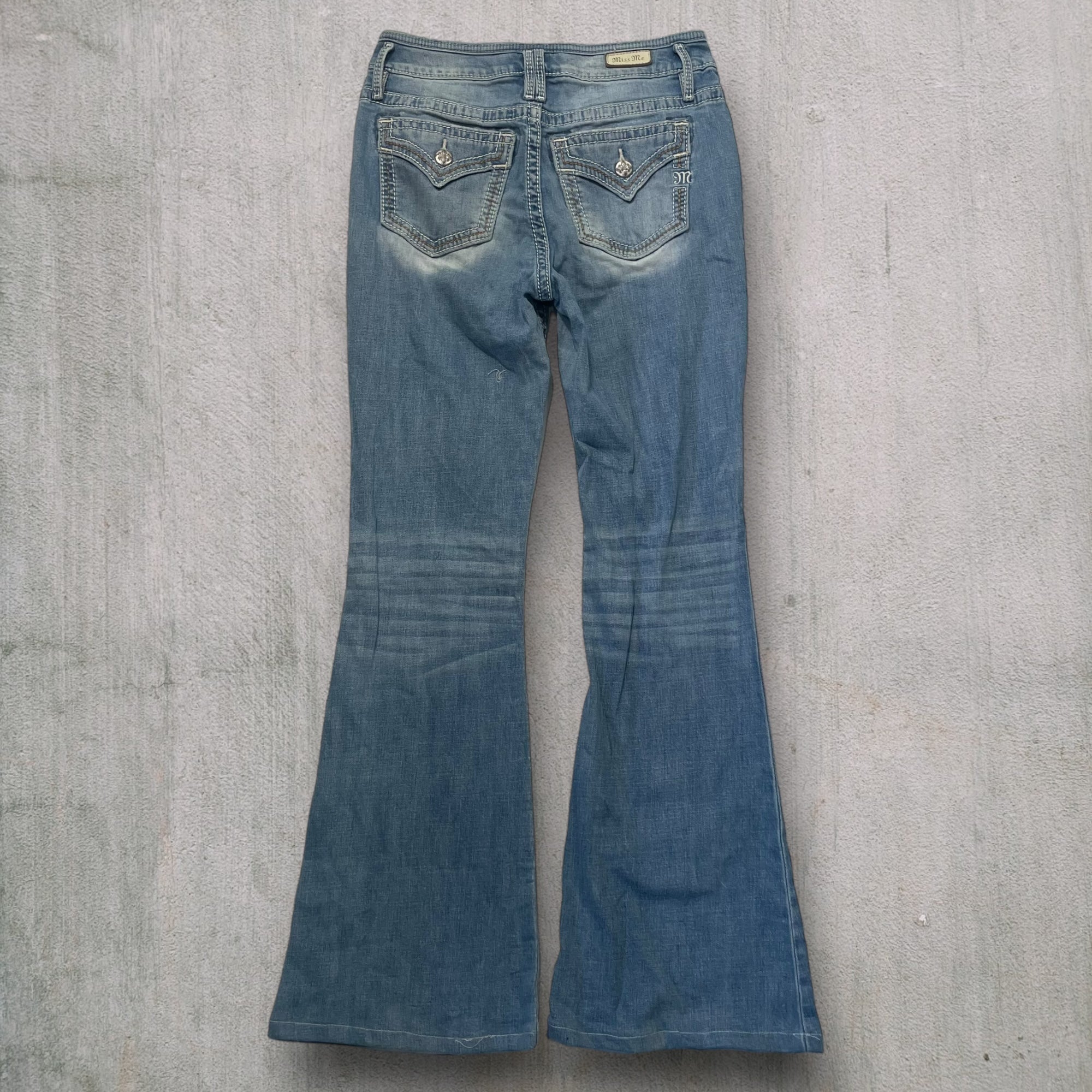 Miss Me Flared Jeans (26W) M562