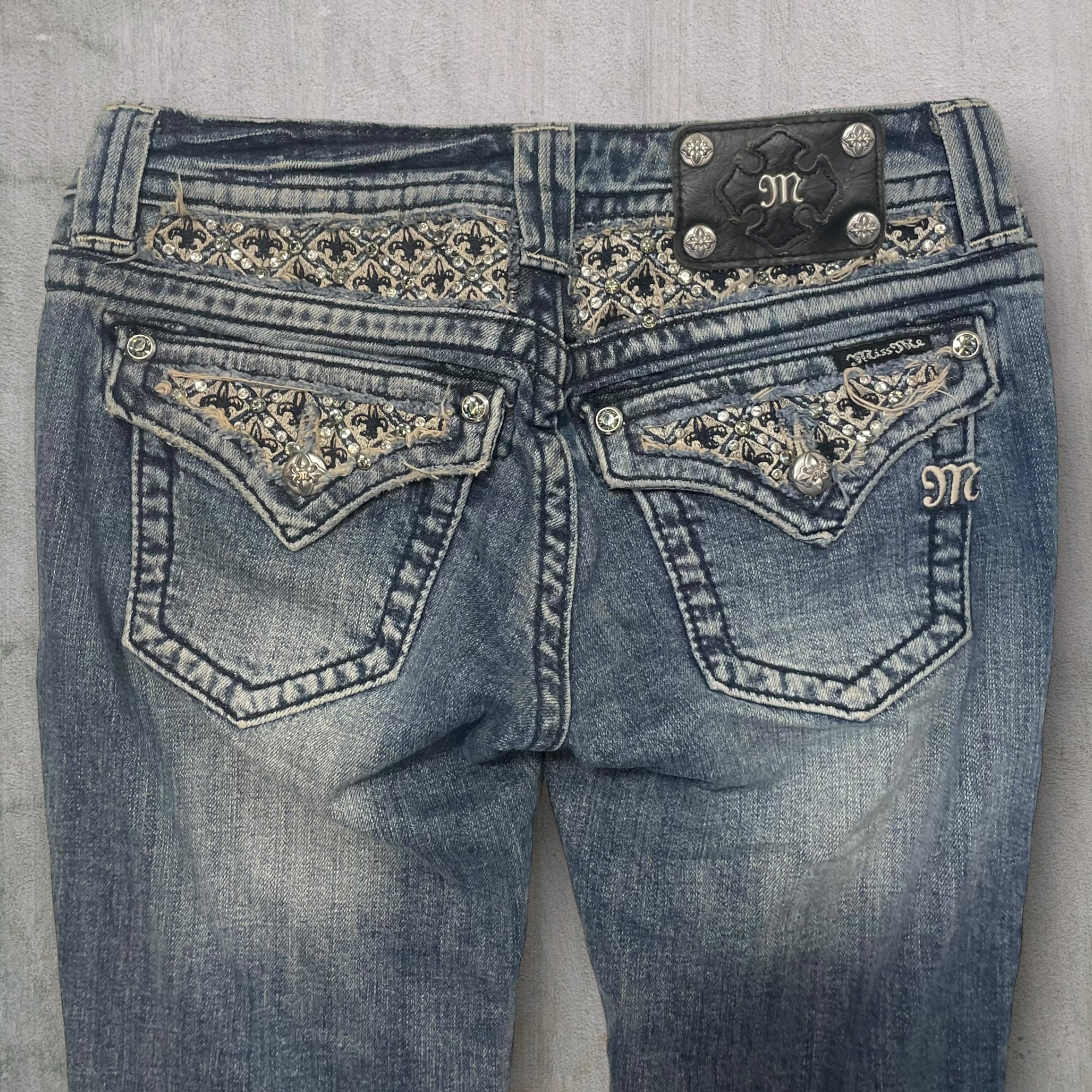 Miss Me Boot Jeans (26W) M564